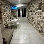 Davelis House *