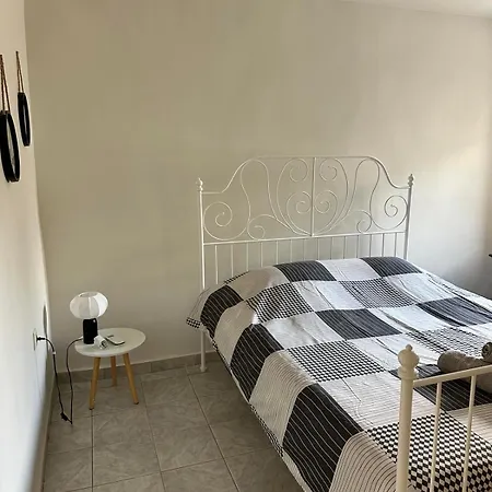 Davelis House *